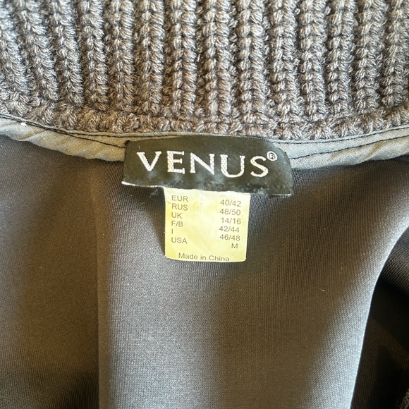 Venus Beautiful Blazer Jacket with Sweater detail on Neck & Sleeves. Size M - Picture 5 of 6